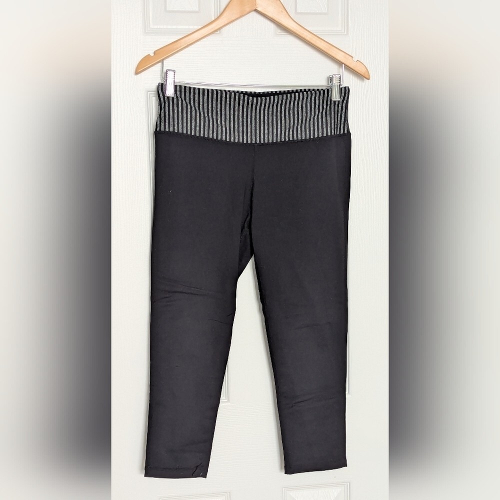 Velocity Women's (Medium) Elastic Waist Capris Athletic Athleisure Leggings